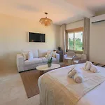 Lou Hotel