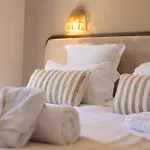 Lou Hotel
